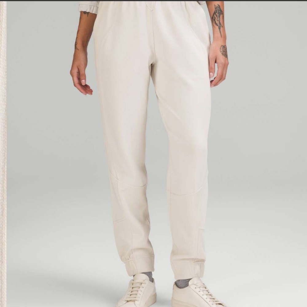Lululemon Brushed Softstreme Ribbed High-Rise Jogger in White Opal Size 14